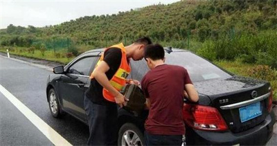 和田地区永福道路救援